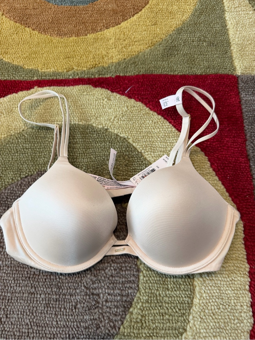 NWT Victoria’s Secret Very Sexy Push Up Bra Light Beige Neutral Size 32C